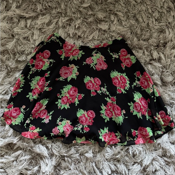 Guess Black Skater Skirt with Pink Floral Design - Picture 1 of 3